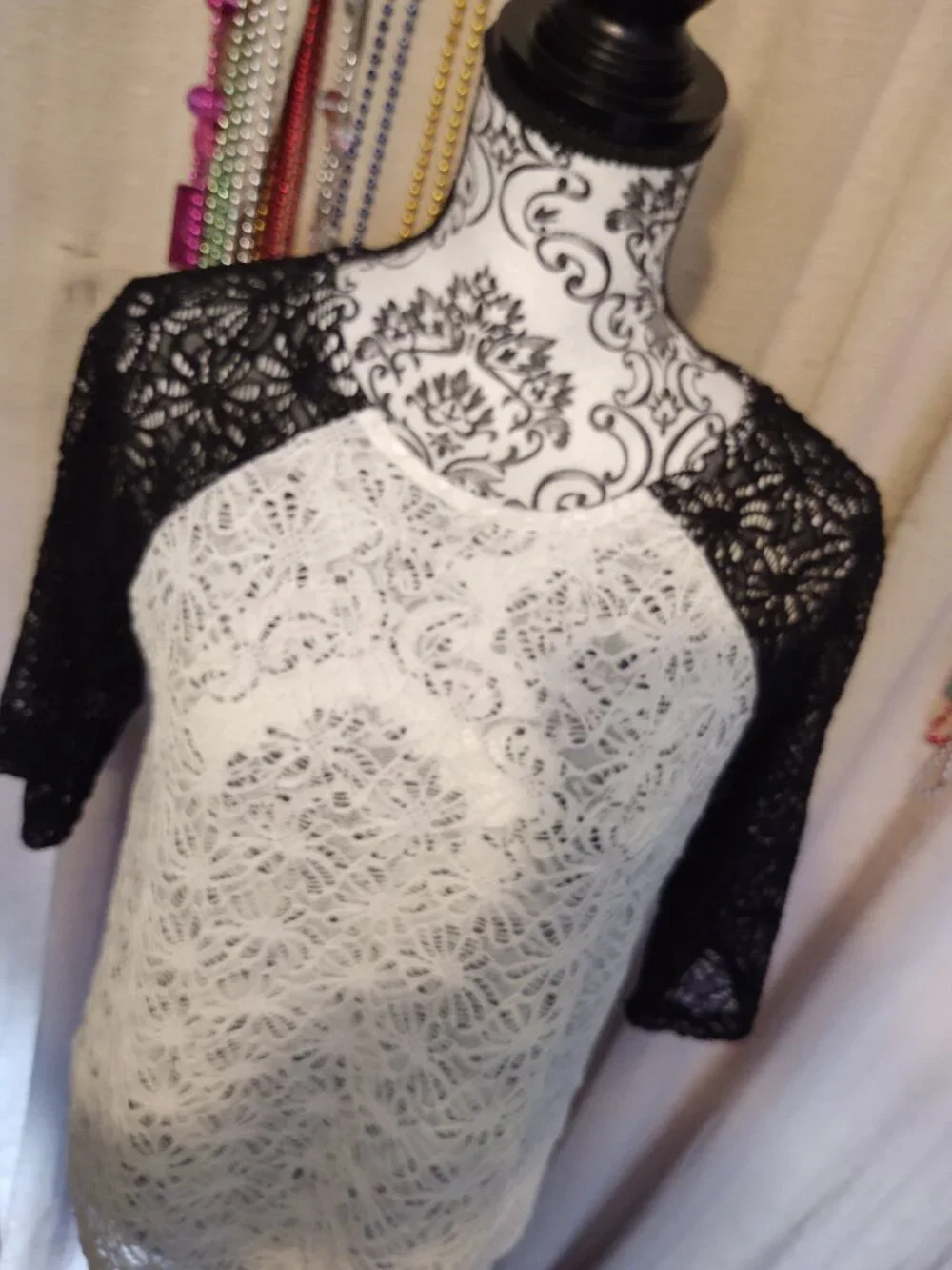 MINKPINK Black & White Daisy Lace Baseball TeeTop Large